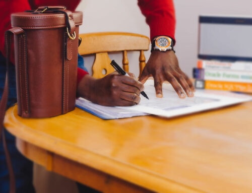 ¿Cómo funcionan los contratos para empresas remotas/internacionales?